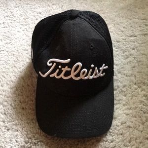 Titlist pro v 1 golf hat